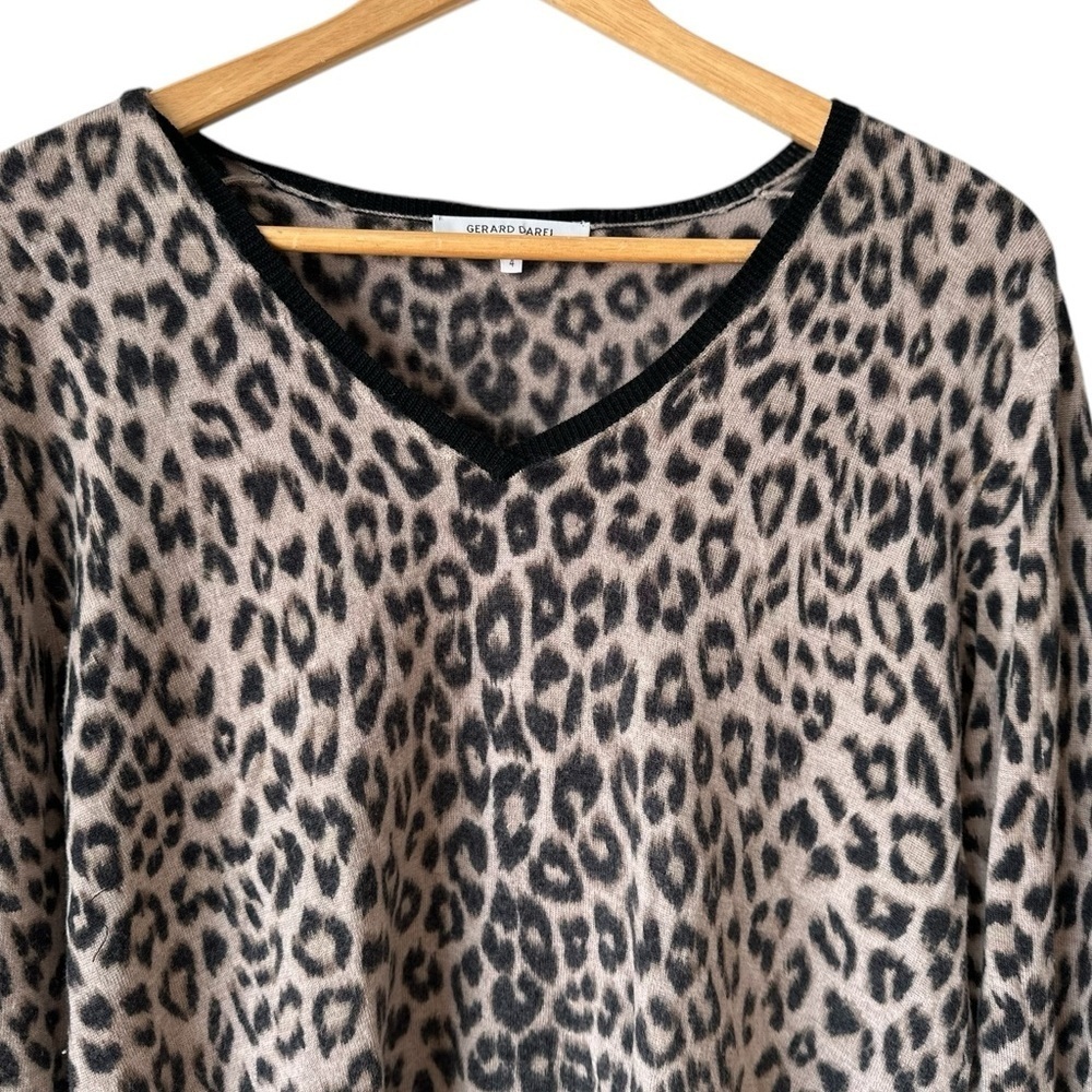 Gerard Darrel Paris 100% Merino Wool V-Neck Leopard Print Sweater - Picture 2 of 16